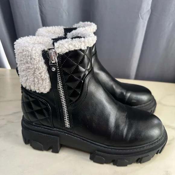 Nine West leather boots. Fleece accent. Size 8.5. Warm and fun. Worn once. - Picture 1 of 7